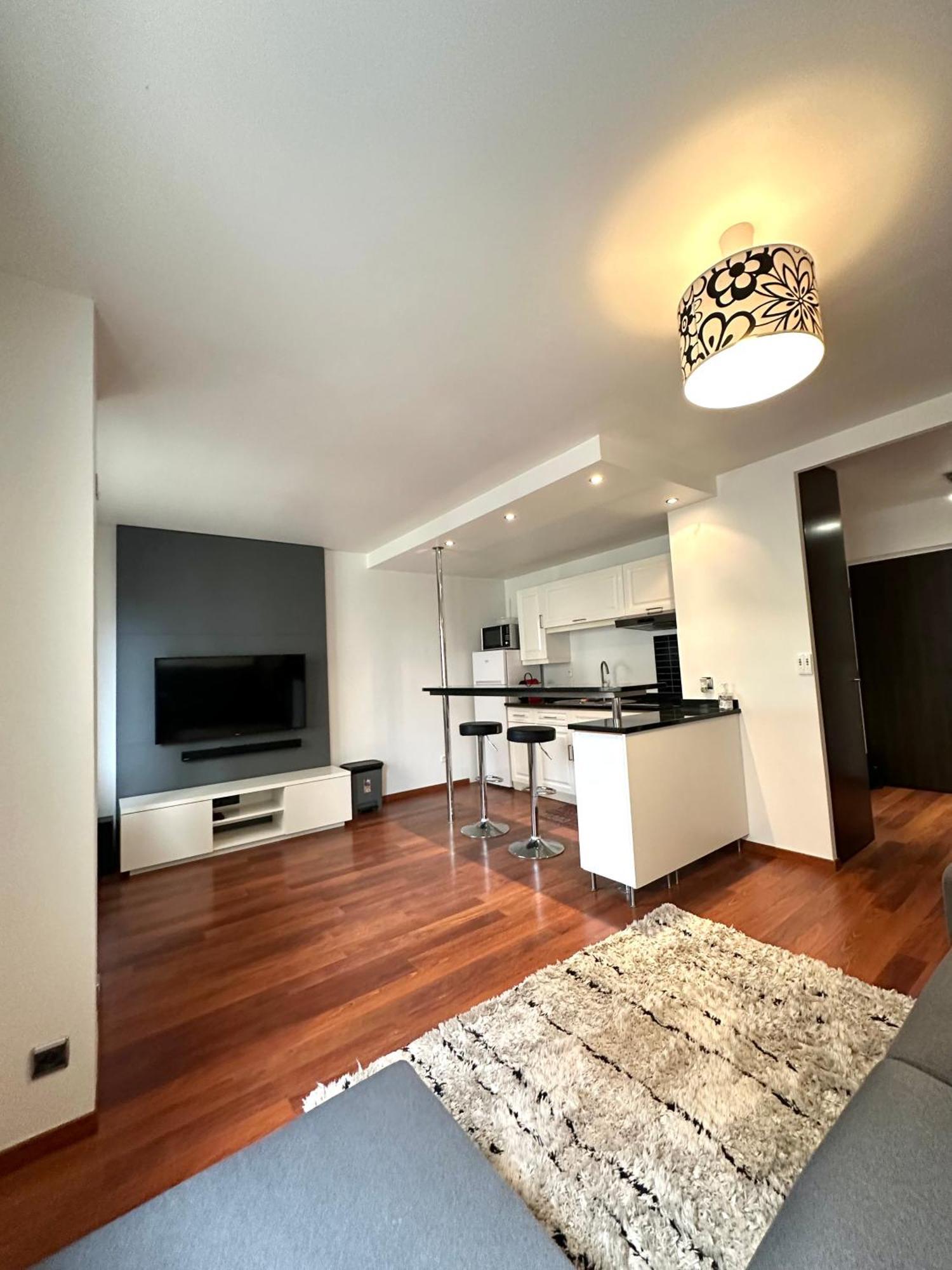 L'Athos - Appartement Equipe - Entre Paris Et Versailles - Haut Debit Garches Ngoại thất bức ảnh