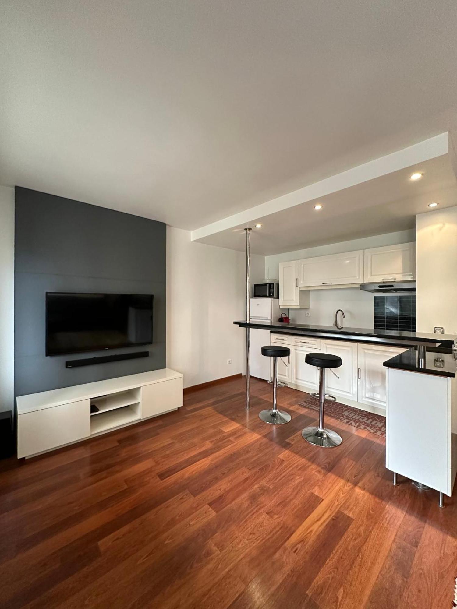 L'Athos - Appartement Equipe - Entre Paris Et Versailles - Haut Debit Garches Ngoại thất bức ảnh
